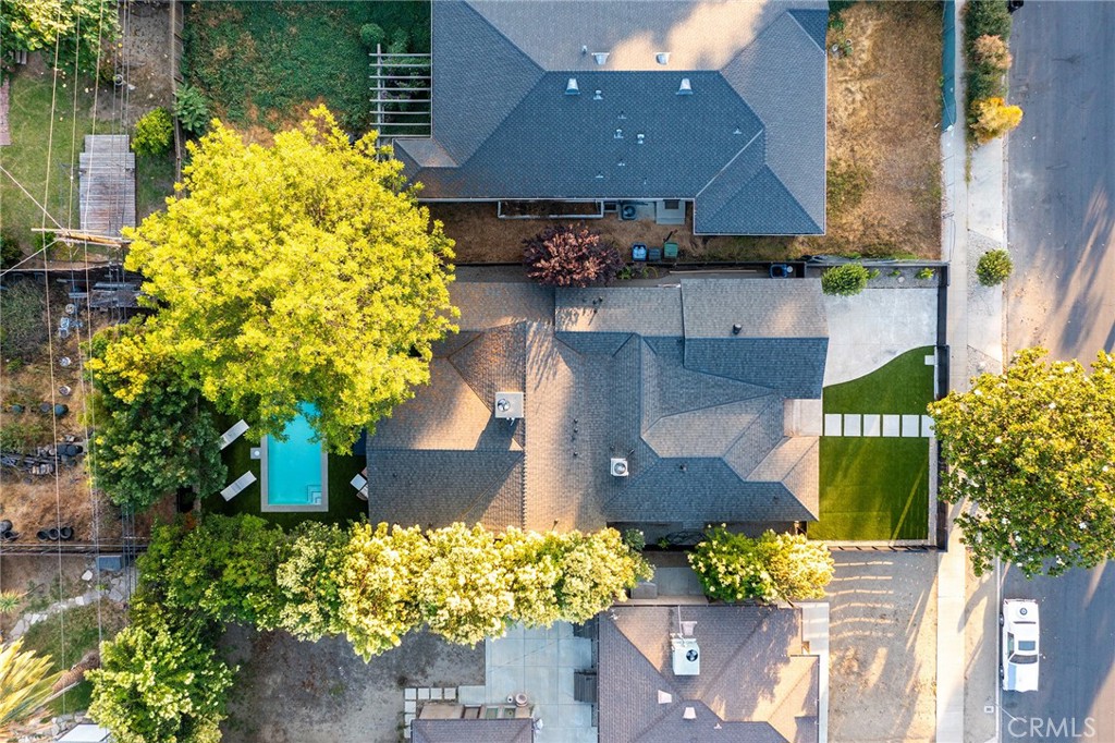 https://media.crmls.org/medias/8739d2a4-ce5a-400b-aa04-56425898de27.jpg?preset=X-Large