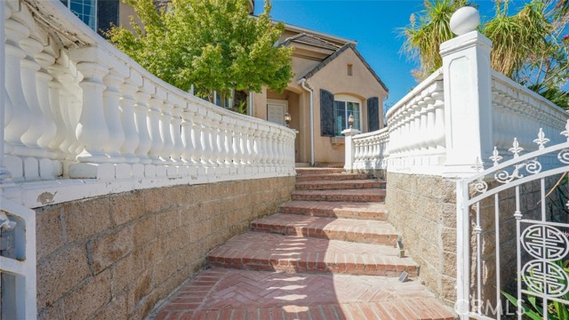 Detail Gallery Image 5 of 71 For 12683 Palm View Way, Riverside,  CA 92503 - 5 Beds | 3 Baths