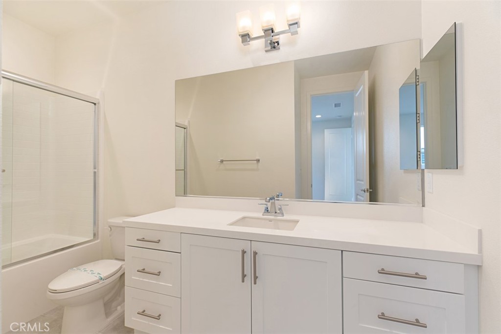 https://media.crmls.org/medias/873acb15-352d-447e-9148-92d76862ca9c.jpg?preset=X-Large