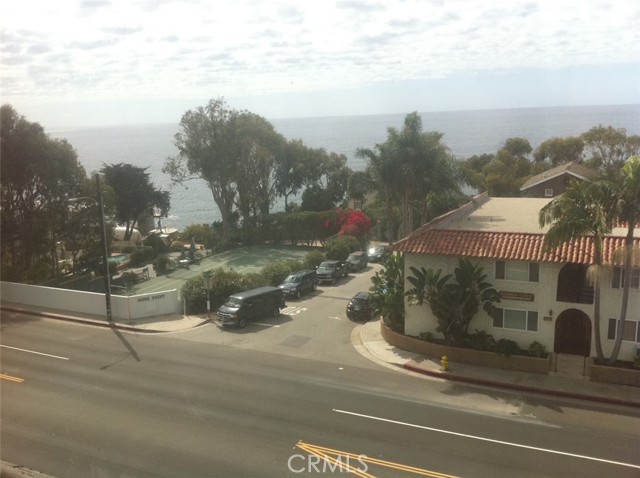 240 Moss Street, Laguna Beach CA: https://media.crmls.org/medias/873b09d8-e117-48aa-aba4-c71f1a011dcd.jpg