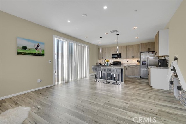 Detail Gallery Image 10 of 54 For 882 Kirkwood Ct, Olivehurst,  CA 95961 - 6 Beds | 3/1 Baths