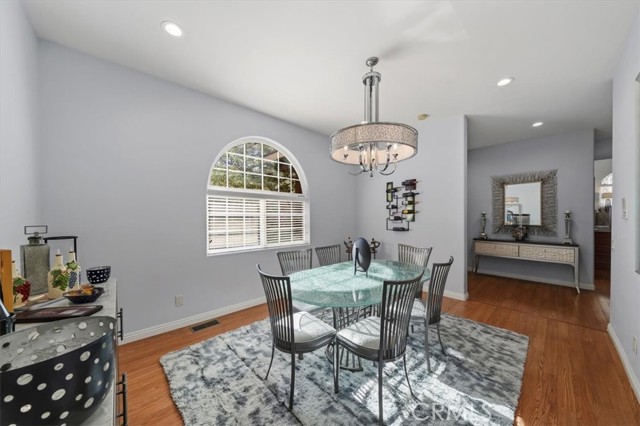 Detail Gallery Image 17 of 44 For 27312 Little Bear, Lake Arrowhead,  CA 92317 - 4 Beds | 4/1 Baths