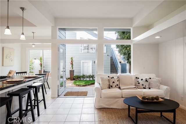 400 7th Street, Manhattan Beach, California 90266, 4 Bedrooms Bedrooms, ,1 BathroomBathrooms,Residential,Sold,7th,SB21205031