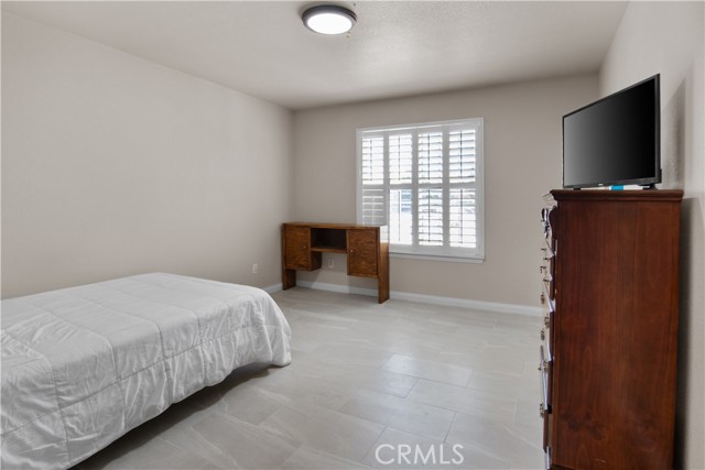 Detail Gallery Image 18 of 22 For 12210 Larch St, Oak Hills,  CA 92344 - 5 Beds | 3 Baths
