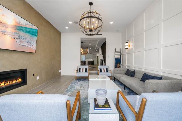 Detail Gallery Image 6 of 32 For 122 21st St, Huntington Beach,  CA 92648 - 3 Beds | 5/1 Baths