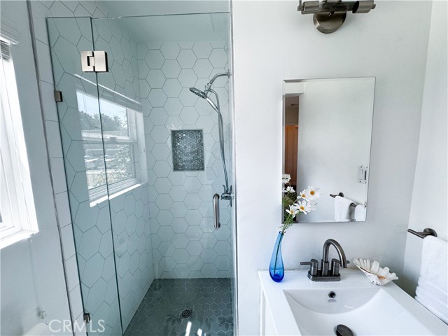 Detail Gallery Image 15 of 33 For 2817 Easy Ave, Long Beach,  CA 90810 - 3 Beds | 2 Baths