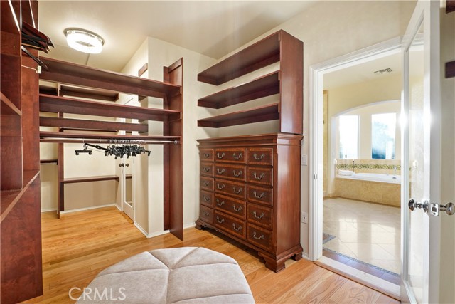 Image 30 of 63 For 907 Deerhill Road