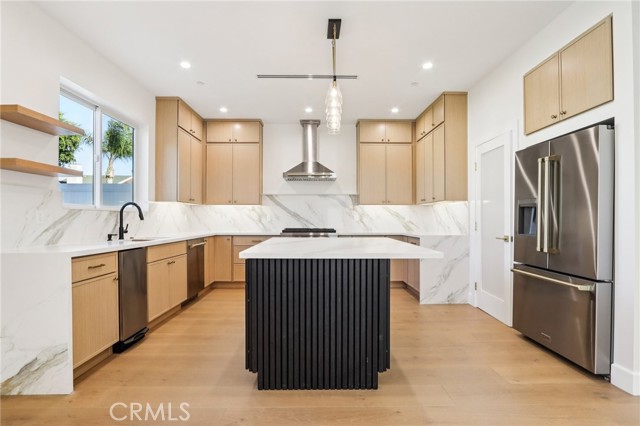 Detail Gallery Image 13 of 51 For 14931 Vose St, Van Nuys,  CA 91405 - 7 Beds | 6/1 Baths