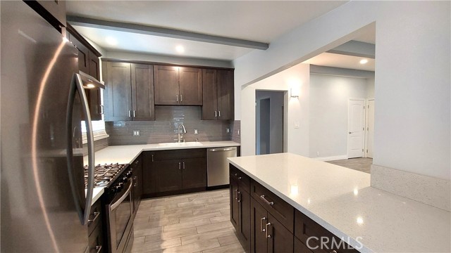 Detail Gallery Image 9 of 22 For 8649 Cantaloupe Ave, Panorama City,  CA 91402 - 3 Beds | 3 Baths