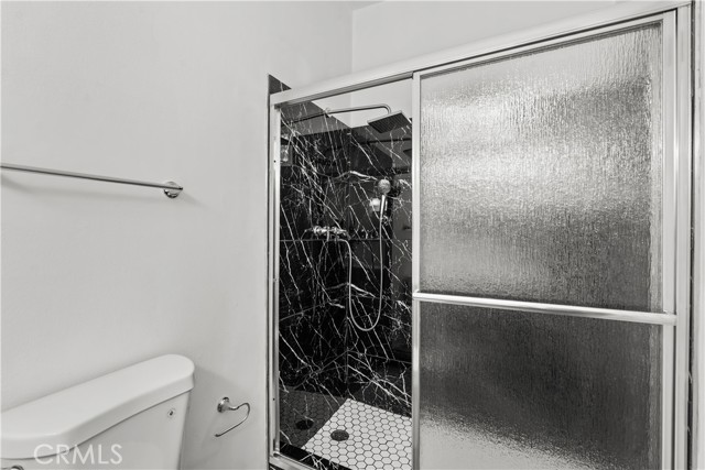 Detail Gallery Image 24 of 35 For 1559 Winona #D3,  Los Angeles,  CA 90027 - 2 Beds | 2 Baths