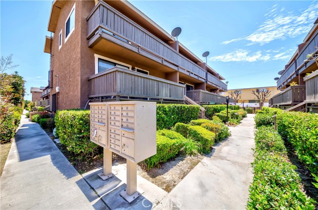 Detail Gallery Image 3 of 39 For 16414 Cornuta Ave #11,  Bellflower,  CA 90707 - 2 Beds | 2/1 Baths