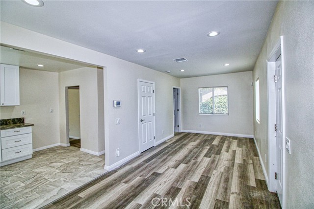 Detail Gallery Image 6 of 20 For 128 N Sheridan St, Corona,  CA 92882 - 3 Beds | 3 Baths