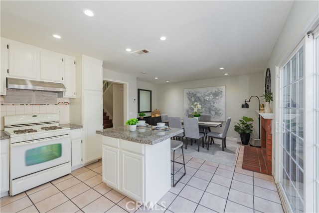 Detail Gallery Image 9 of 26 For 218 Monroe #111,  Irvine,  CA 92620 - 2 Beds | 2/1 Baths