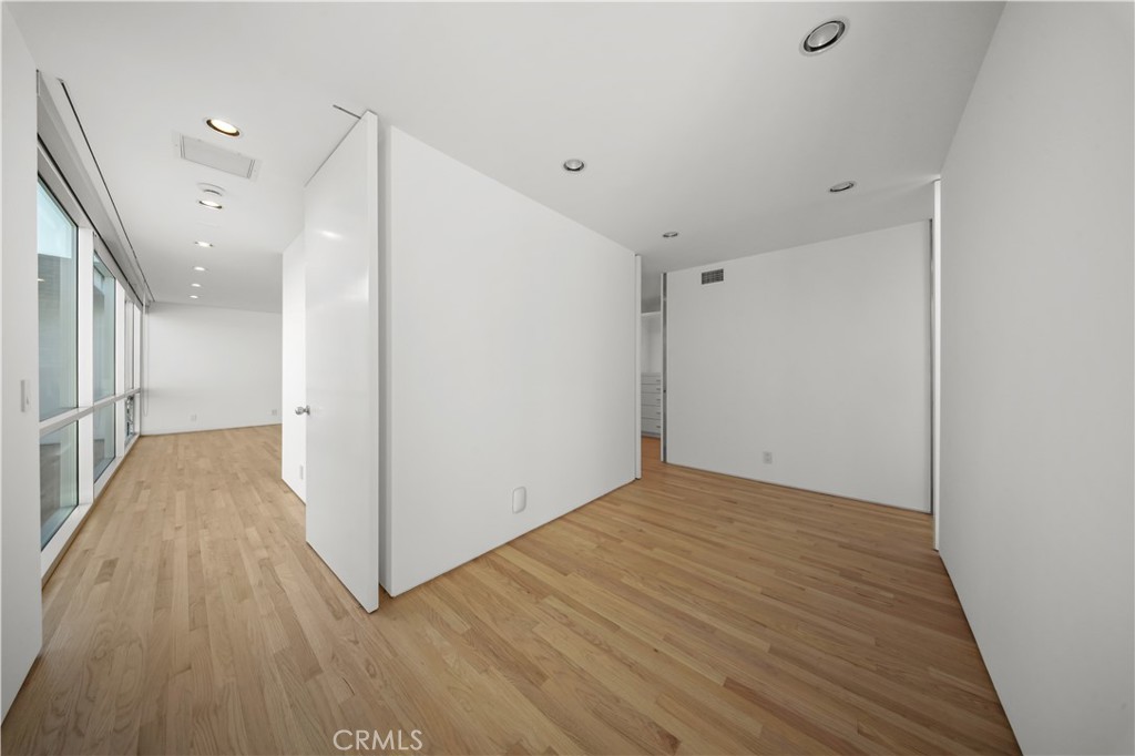 MLS #NP25234385 image #25