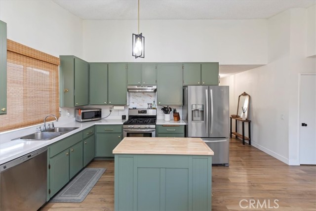 10750 Hollenbeck Drive, Riverside CA: https://media.crmls.org/medias/874490a4-9ab5-44e4-902d-49d347313afe.jpg