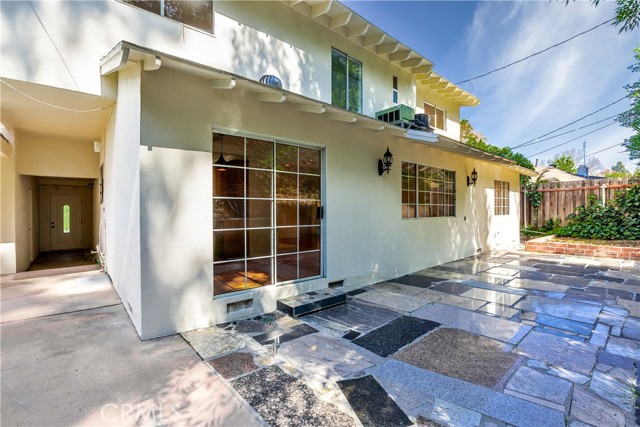 Detail Gallery Image 25 of 27 For 5219 San Feliciano Dr, Woodland Hills,  CA 91364 - 6 Beds | 4 Baths