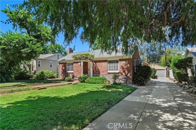 Detail Gallery Image 3 of 35 For 3159 Redwood, Riverside,  CA 92501 - 3 Beds | 2 Baths