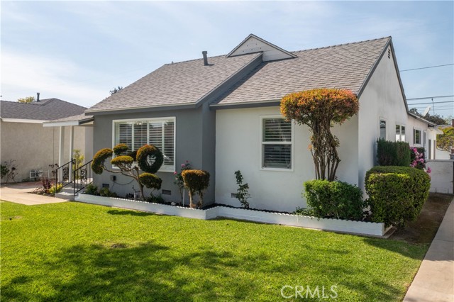 Detail Gallery Image 3 of 50 For 6119 Blackthorne Ave, Lakewood,  CA 90712 - 3 Beds | 2 Baths