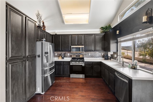 Detail Gallery Image 14 of 60 For 22873 Sheffield Ct, Wildomar,  CA 92595 - 4 Beds | 3 Baths