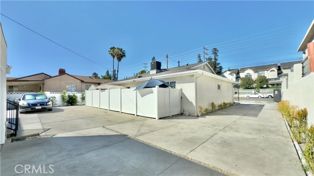 11125 Glenoaks Boulevard, Pacoima CA: https://media.crmls.org/medias/87464e6c-ef4f-4656-8cec-2d7f7ad60b50.jpg