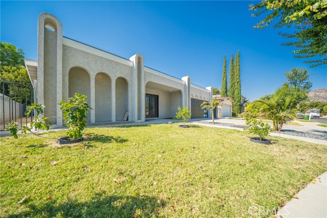 Detail Gallery Image 4 of 57 For 22046 Kinzie St, Chatsworth,  CA 91311 - 3 Beds | 3 Baths