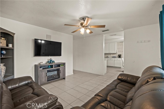 1460 ESPERANZA Avenue, Hamilton City CA: https://media.crmls.org/medias/87478043-6d08-4ad8-a2ca-04e94a1e25f3.jpg