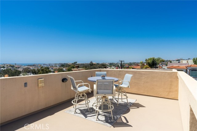 710 11th Street, Hermosa Beach CA: https://media.crmls.org/medias/8747c6c6-85db-4f60-8ba8-5137bff51da3.jpg