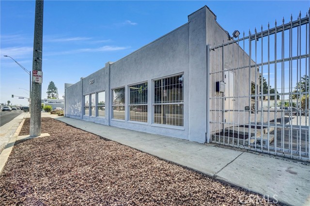 520 W Pacific Coast Highway, Long Beach CA: https://media.crmls.org/medias/8747fa25-d235-4642-8539-87b9336af51a.jpg