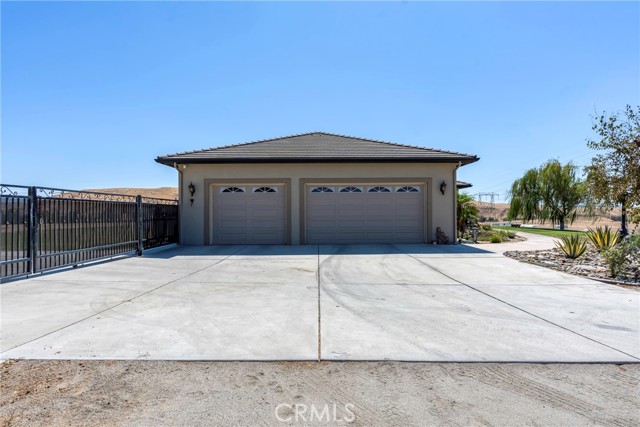 Detail Gallery Image 10 of 50 For 11035 Rio Mesa Dr, Bakersfield,  CA 93308 - 4 Beds | 3 Baths