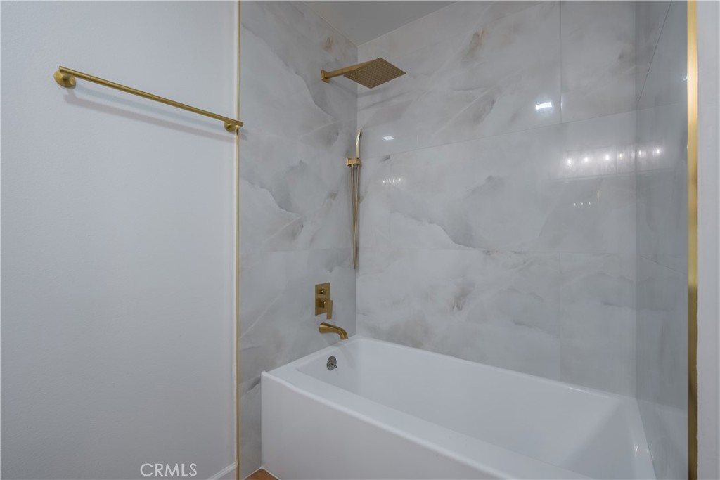 https://media.crmls.org/medias/87486338-cca0-4a1d-a227-6bb056219ca6.jpg?preset=X-Large