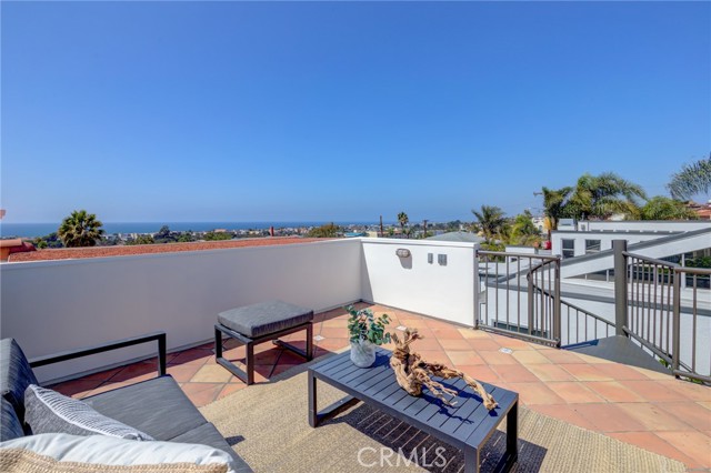 911 15th Street, Hermosa Beach, California 90254, 4 Bedrooms Bedrooms, ,3 BathroomsBathrooms,Residential,Sold,15th,SB21196642