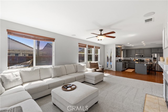 Detail Gallery Image 9 of 45 For 29864 Warm Sands Drive, Menifee,  CA 92584 - 4 Beds | 3 Baths