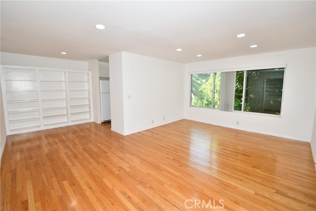 1346 N Laurel Avenue photo 8