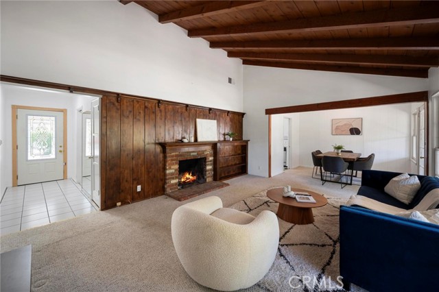 Detail Gallery Image 4 of 30 For 6820 Encino Ave, Van Nuys,  CA 91406 - 3 Beds | 2 Baths