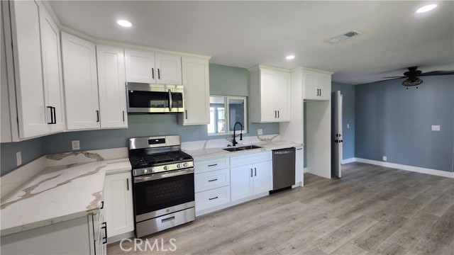 Detail Gallery Image 5 of 35 For 2045 S Cypress Ave, Ontario,  CA 91762 - 3 Beds | 2 Baths