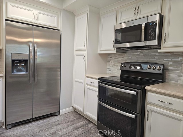 Detail Gallery Image 2 of 13 For 8933 Biscayne Ct 221h,  Huntington Beach,  CA 92646 - 3 Beds | 2 Baths