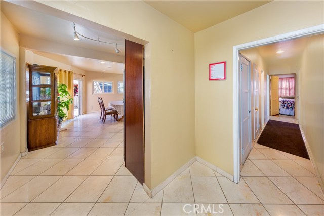 Detail Gallery Image 14 of 18 For 10425 Rainier St, Sun Valley,  CA 91352 - 3 Beds | 1 Baths