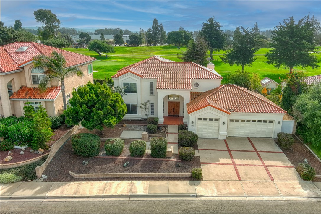 Detail Gallery Image 3 of 60 For 1008 Fairway Vista Dr, Santa Maria,  CA 93455 - 5 Beds | 3 Baths