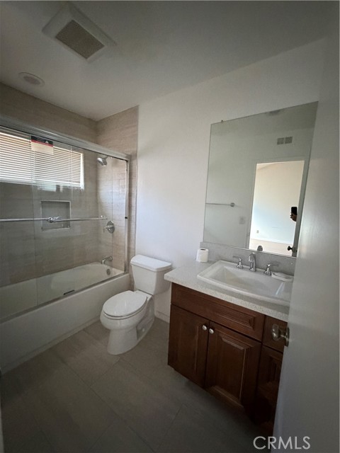 Detail Gallery Image 14 of 24 For 17811 Devonshire, Northridge,  CA 91325 - 3 Beds | 3 Baths