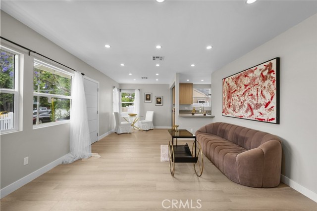 Detail Gallery Image 7 of 41 For 6820 Jellico Ave, Van Nuys,  CA 91406 - 3 Beds | 2 Baths