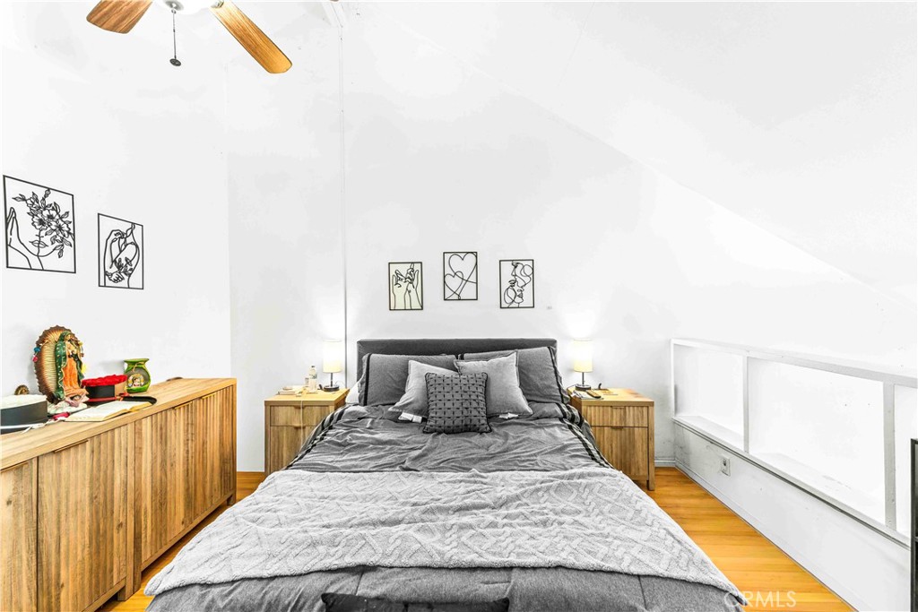 https://media.crmls.org/medias/875199ee-4bb1-4ba1-bb6b-3de46b8f38b4.jpg?preset=X-Large