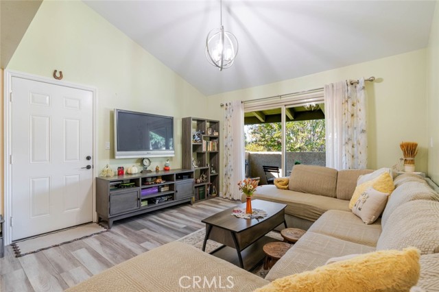 Detail Gallery Image 6 of 23 For 10636 Woodley Ave #54,  Granada Hills,  CA 91344 - 2 Beds | 1 Baths