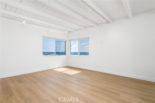 Detail Gallery Image 1 of 11 For 225 El Porto Street 227a,  Manhattan Beach,  CA 90266 - 1 Beds | 1 Baths