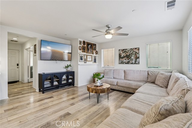 Detail Gallery Image 4 of 26 For 1440 Chinaberry, Beaumont,  CA 92223 - 3 Beds | 2/1 Baths