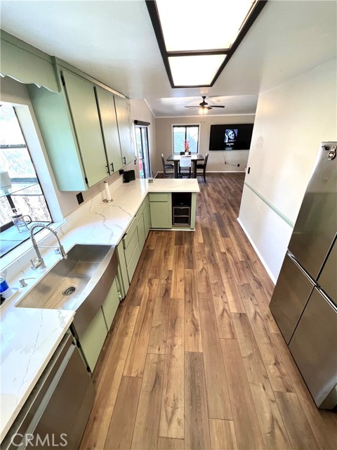 24792 Bernard Drive, Crestline CA: https://media.crmls.org/medias/8754ae44-e11c-4a34-a57c-b4a0e0d7d52c.jpg