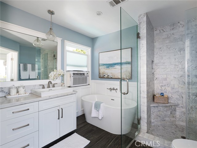 246 Via Los Miradores, Redondo Beach CA: https://media.crmls.org/medias/8756ef33-f829-473e-b176-271f42072356.jpg