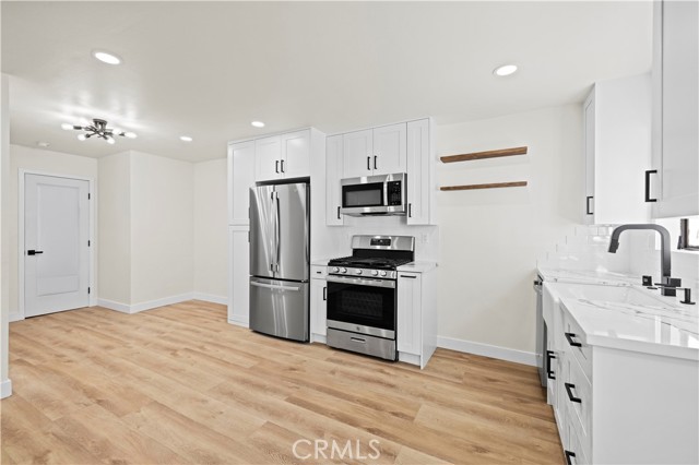 Detail Gallery Image 10 of 24 For 21209 De La Guerra St, Woodland Hills,  CA 91364 - 1 Beds | 1 Baths