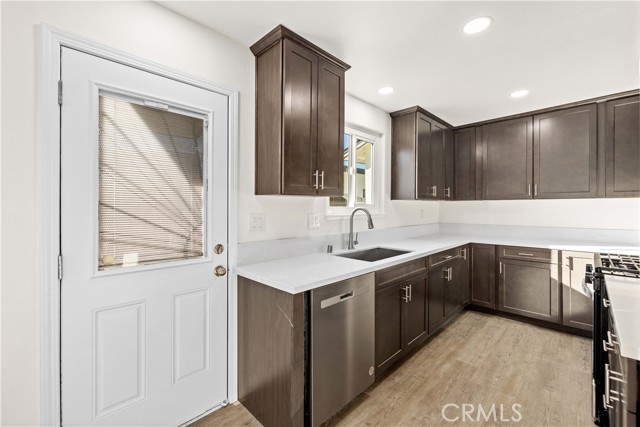 Detail Gallery Image 10 of 27 For 44054 Elm Ave, Lancaster,  CA 93534 - 4 Beds | 2 Baths