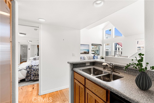 45 Drake Street, Newport Beach CA: https://media.crmls.org/medias/8758722b-aee6-423b-8fd0-742fe81c4c83.jpg