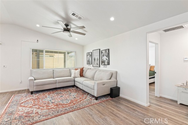 Detail Gallery Image 11 of 36 For 29102 Larch, Lake Elsinore,  CA 92530 - 3 Beds | 2 Baths